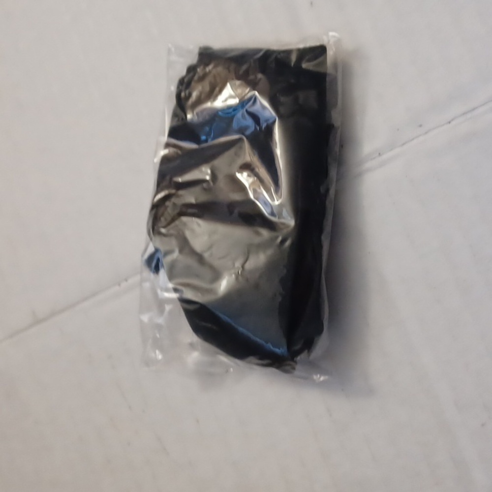 $4 Add-On New Outdoor King Black Drawstring Pouch & Glasses Cleaning Rag - Picture 4 of 4